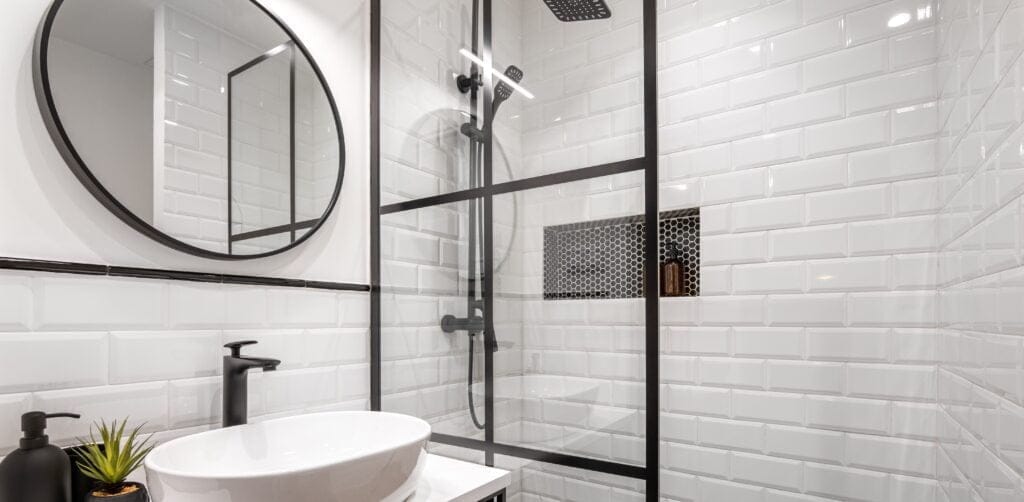 14 Fantastische ideeën voor kleine badkamers